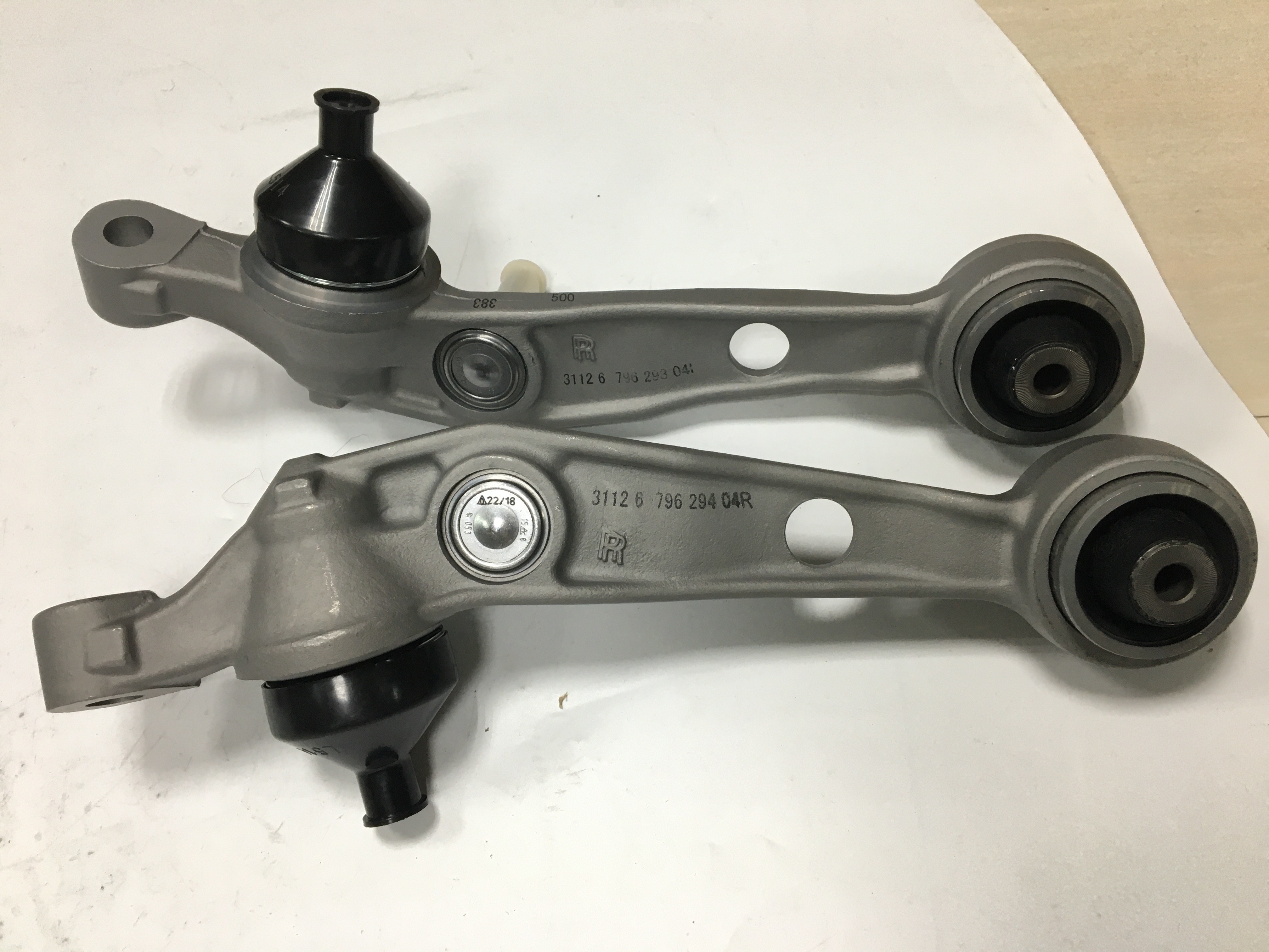 Car suspension Lower Control Arm For Rolls Royce Phantom 31122180523