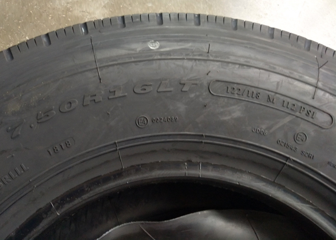 High Durability Tyres For Trucks And Buses 7.50R16LT Natural Rubber Materials