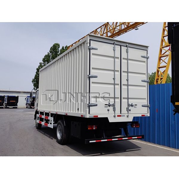 New Sinotruk Howo 4*2 6 Wheels 8ton Light Cargo Transportation Van Trucks