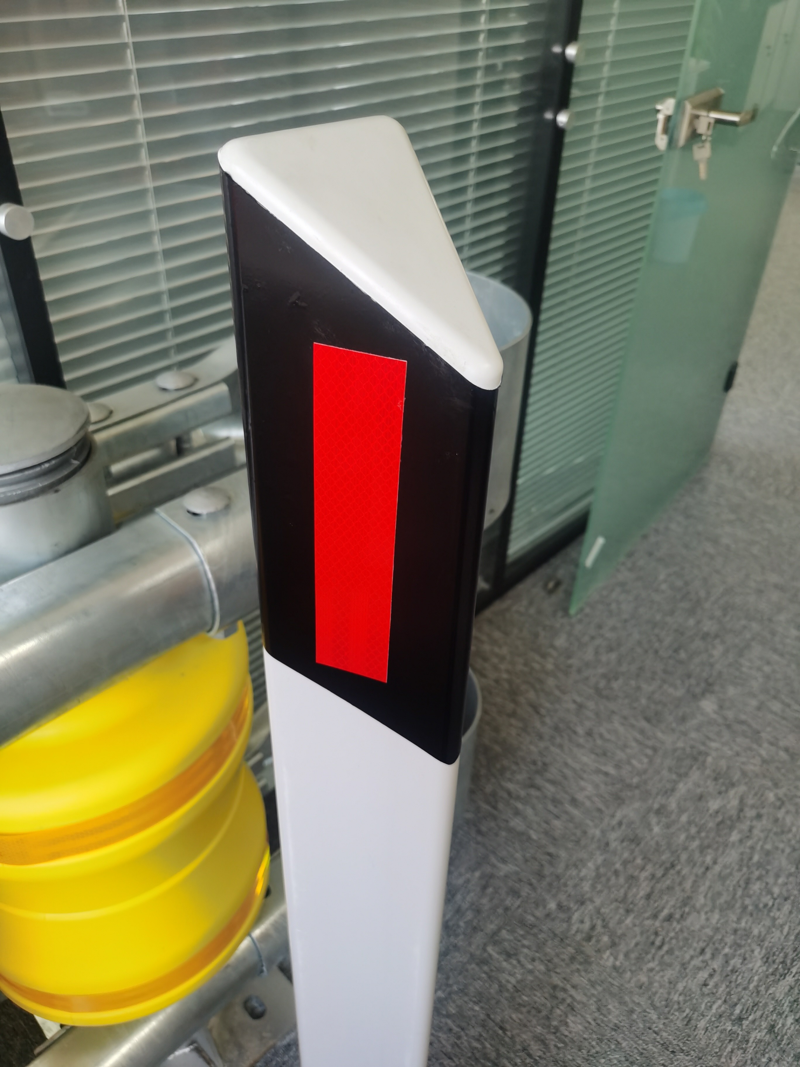 Reflective Guardrail Reflector 1250 X 125 X 100MM Triangle Traffic Post Delineators