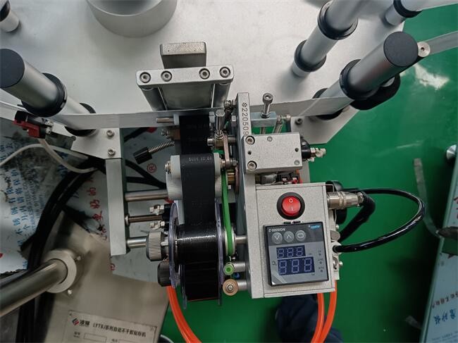Electric Driven Pharma Labeling Machine for Round Bottles 300-500 Bottles/min with plc control system