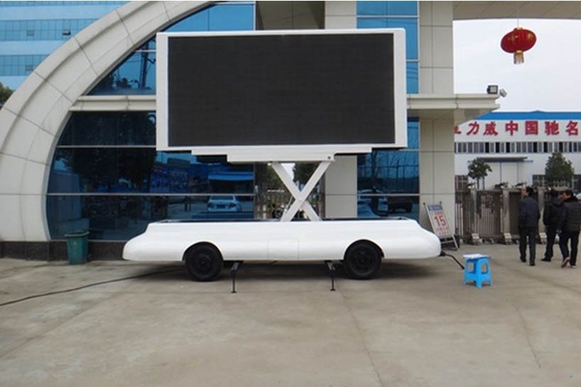 Traction Led Advertising Vehicle 2ton 4*2m LED Screen Trailer Mobile Advertising Truck
