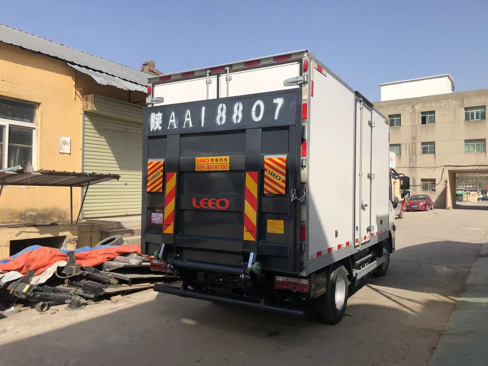 Double Cantilever Steel Black, White Platform Tailgate Lift with 1000Kg Loading Capacity and DC24V 3KW