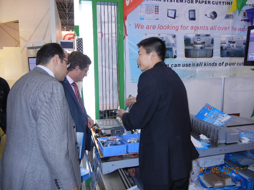 Folder Gluer Machine for Hard Cover Book Making Incorporating Water Soluble Cold Glue
