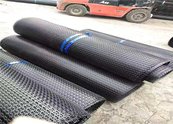 Prevent Soil Erosion black 25KN/m Geogrid For Slope Stabilization