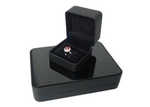 China Women Velvet Jewelry Gift Boxes , Jewellery Packaging Boxes Gold Hot Stamping wholesale