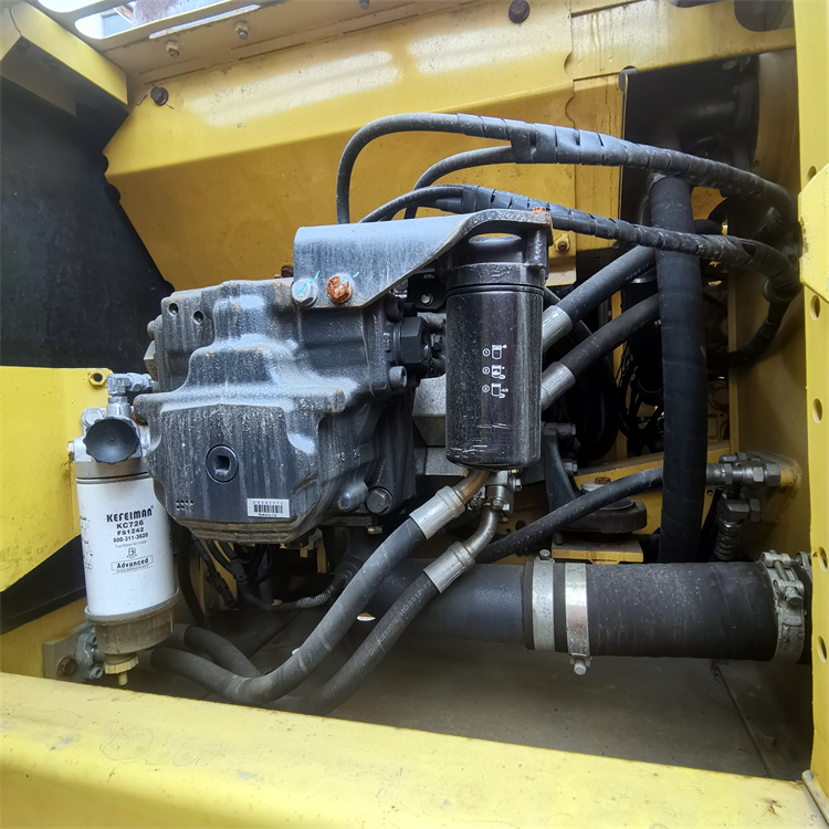 Original Color Earth-Moving Machinery 2021 Komatsu 220-8 22 Ton Used Excavator in Japan