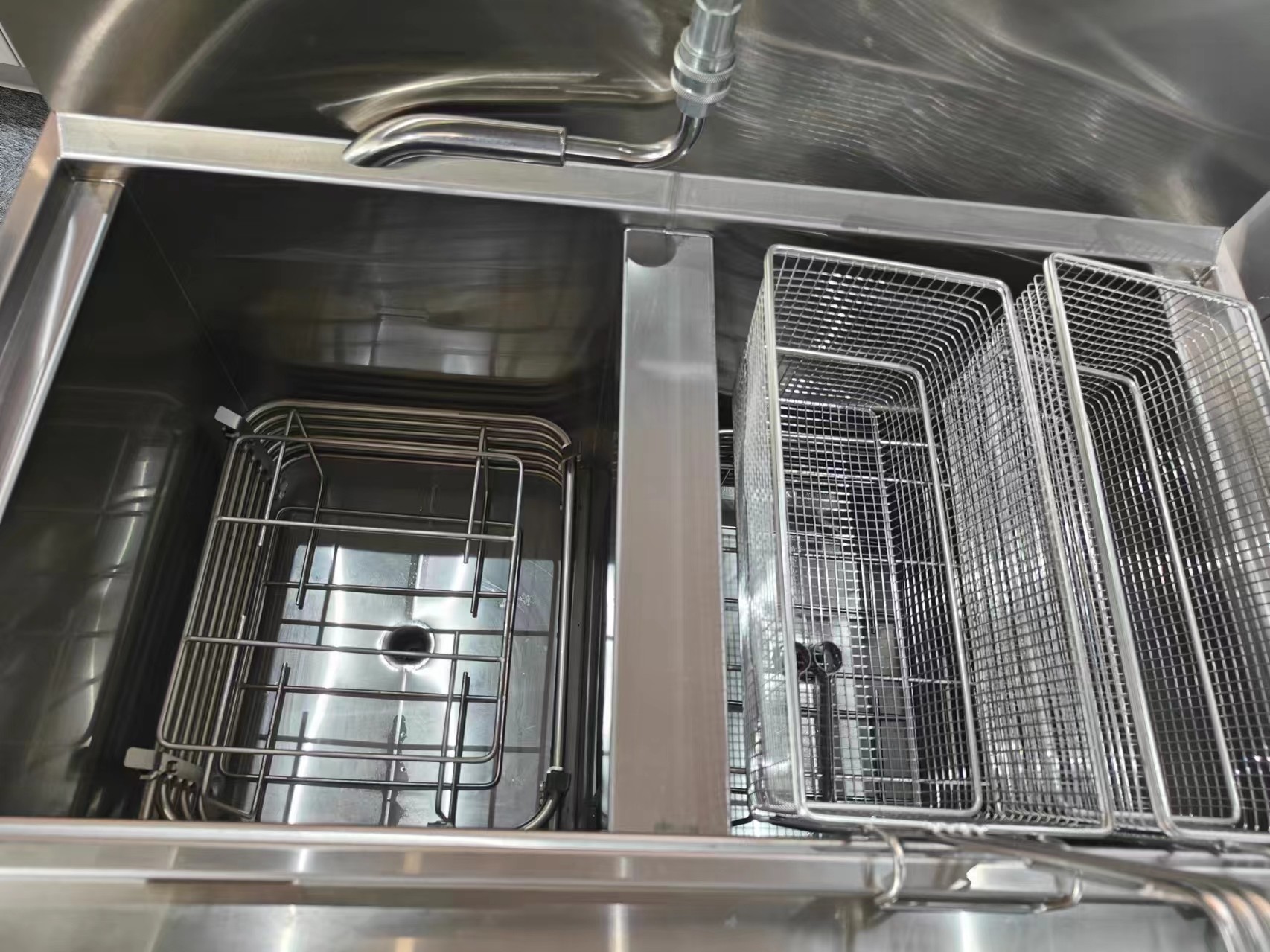 Two Pots Four Baskets Electric Digital Computer Panel Open Deep Fryer With Oil Filtration