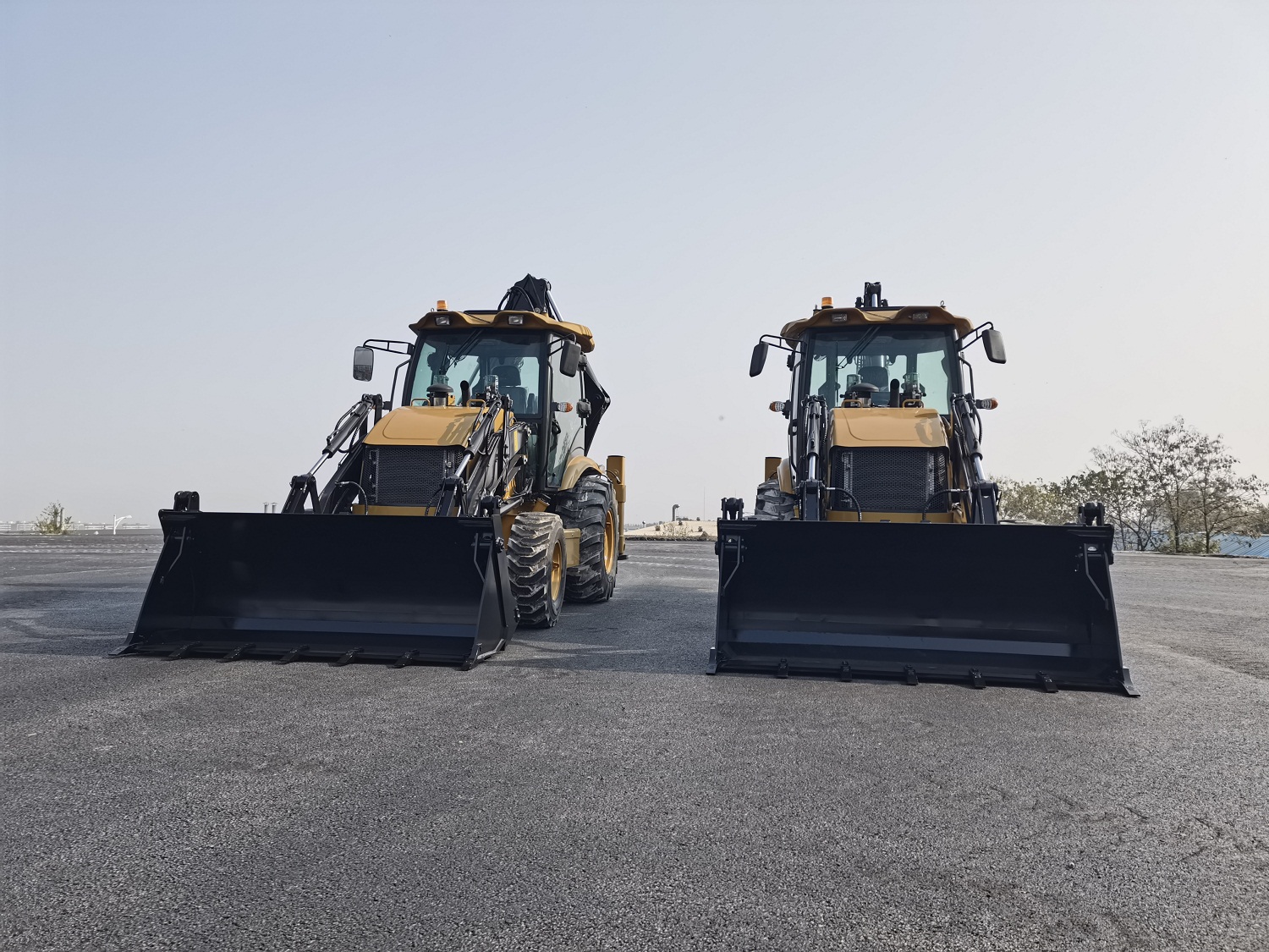 4x4 Retroexcavator Loader with WEICHAI Engine and Hydraulic Valve Integration