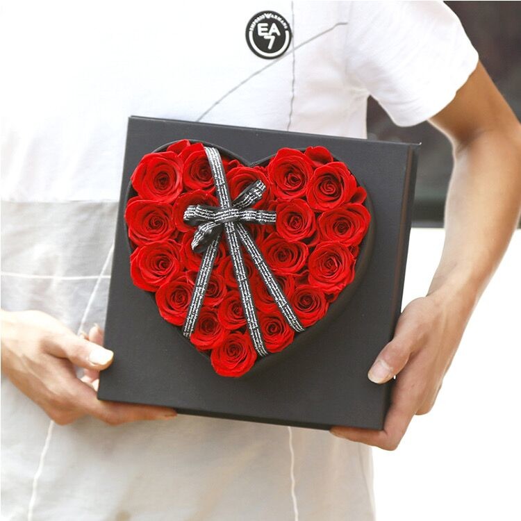 Hot Sale Beautiful and Romantic Preserved Roses Flower Roses in Heart Gift Box for Wedding Decoration