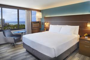 China Hotel Room Interior by China Hotel furniture liquidators made Laminated Oak wood Headboard with Upholstered Bedstead wholesale