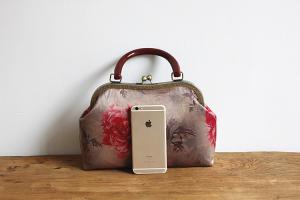 China Coin Purse- Polka dot- Small ladies vegan wallet- Oilcloth clasp coin wallet wholesale