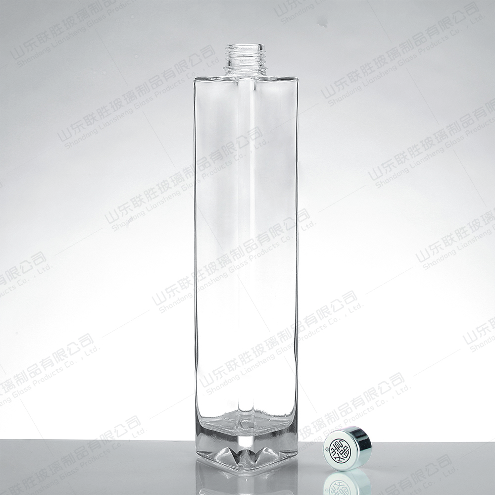 Customized Size Transparent White Wine Glass Bottle for Liquor Decanter Whiskey Glass
