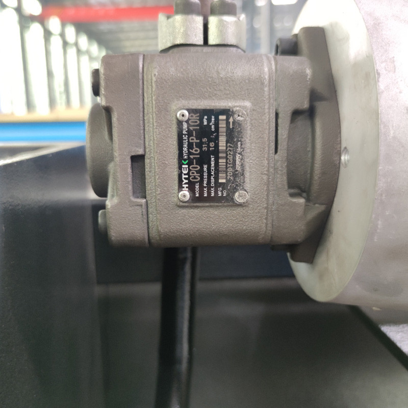 7.5kw E21s Hydraulic Swing Arm Cutting Machine For Stainless Steel 2500mm