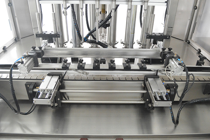 Pneumatic Filling Capping Machine For Palm Sunflower Vegetable Oil Bottling Plant