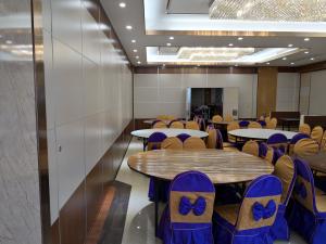 China Retractable Acoustic Hotel Movable Partition Walls Less Than 4m Height wholesale