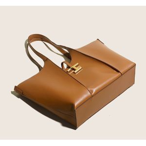 Commuter Ladies Tote Handbag 30cm Brown Leather Tote Purse