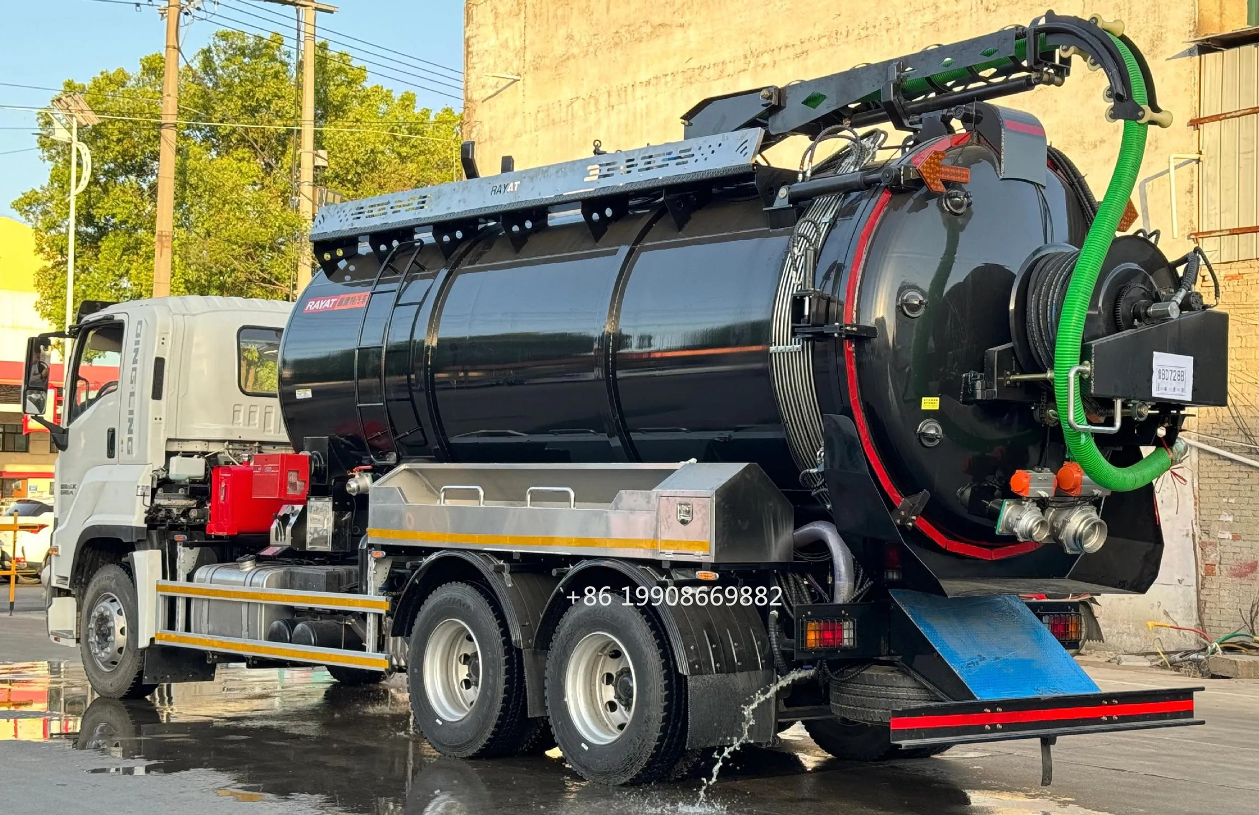 ISUZU 4x2 Driver 10000L Sewage Suction Truck with Vacuum Pump for Sucking Waste Water Vacuum Sewer Tanker Suction Truck