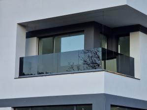 China Customized Smooth Frameless Glass Balustrade Dust Proof And Easy Cleaning wholesale