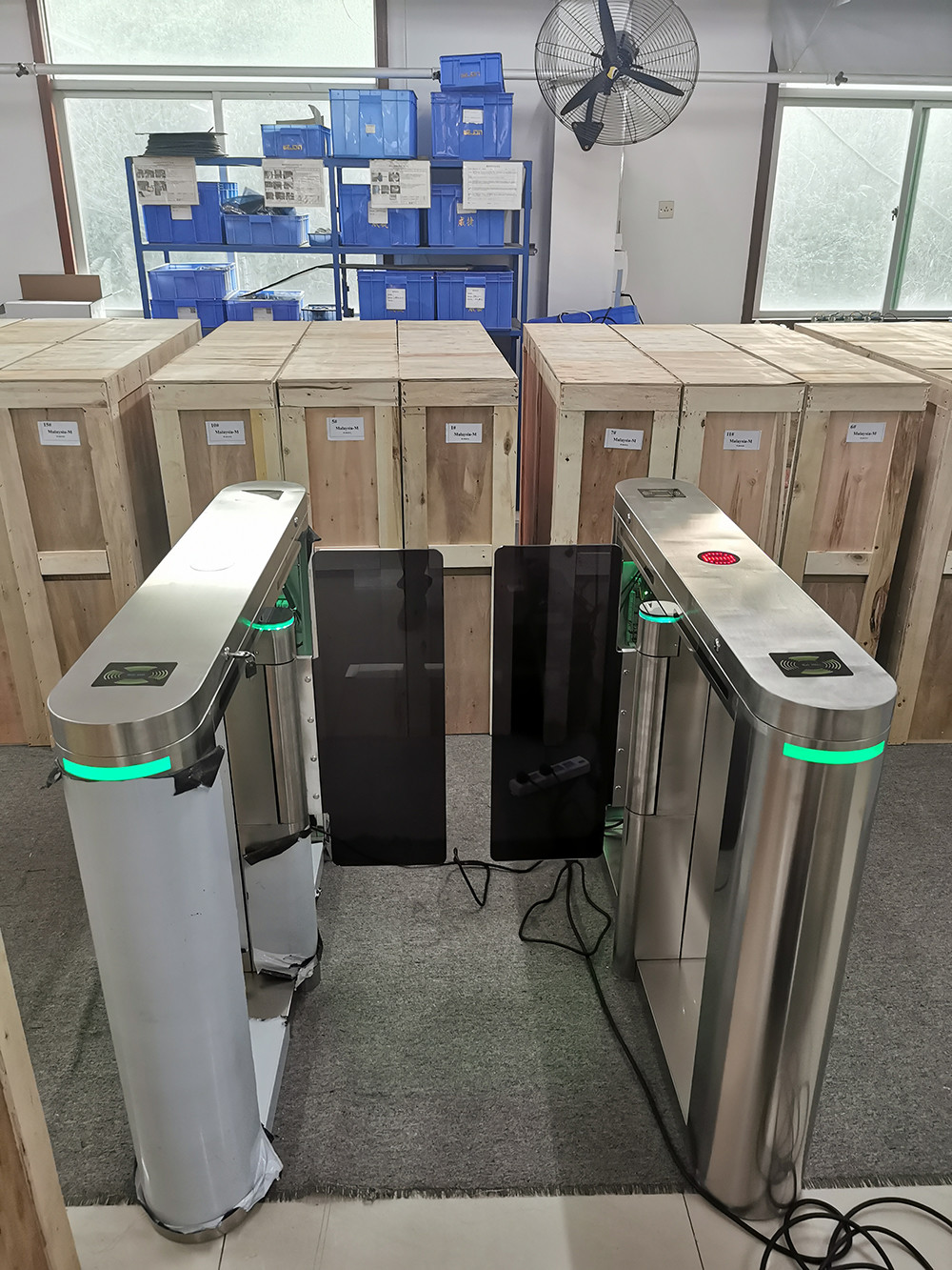 DC24V Blushless Motor Swing Turnstile Gate IP54 Opening / Closing Speed Adjustable