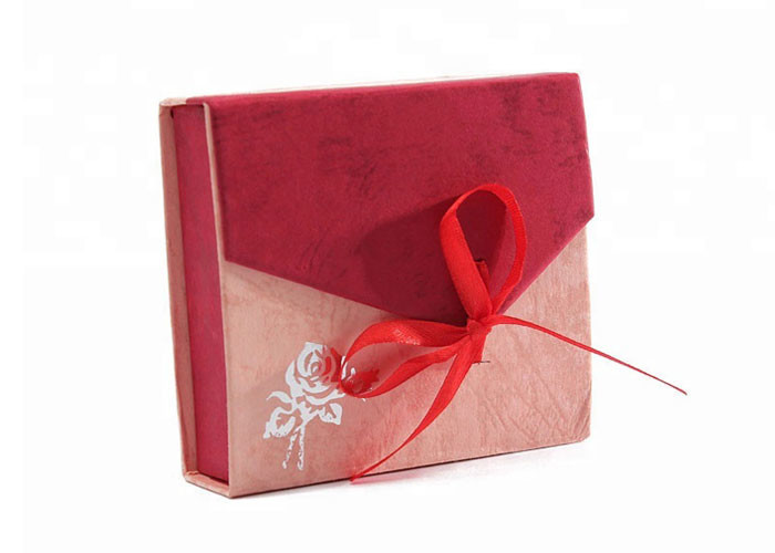 Elegant Ribbon Tie Gift Box , Wedding Favour Boxes With UV Embossing Finishing