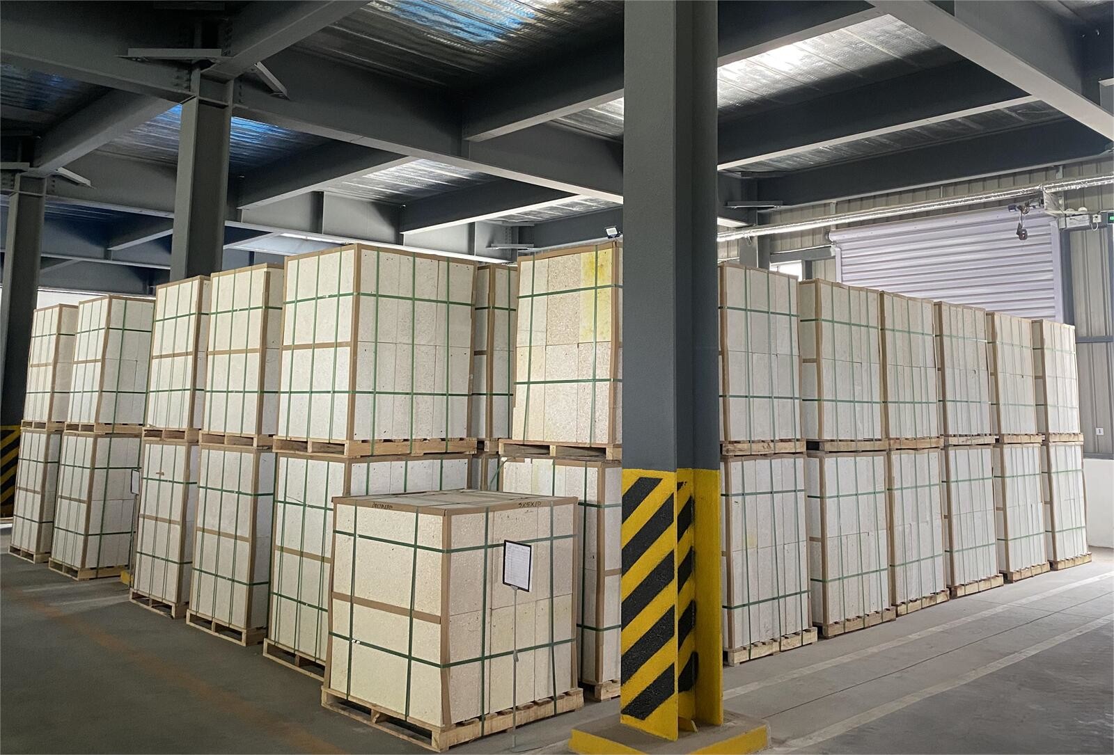 Low Porosity Bottom Fireclay Refractory Brick Large Block Of Glass Furnace