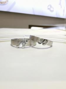 China Hollow Notes OEM ODM Nifty 18K Gold Diamond Couple Rings wholesale