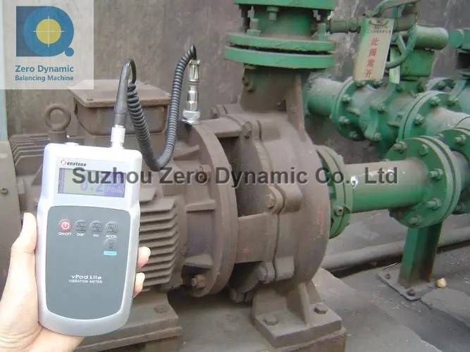 High Precision Portable Vibration Meter , Handheld Vibrometer With LCD Display