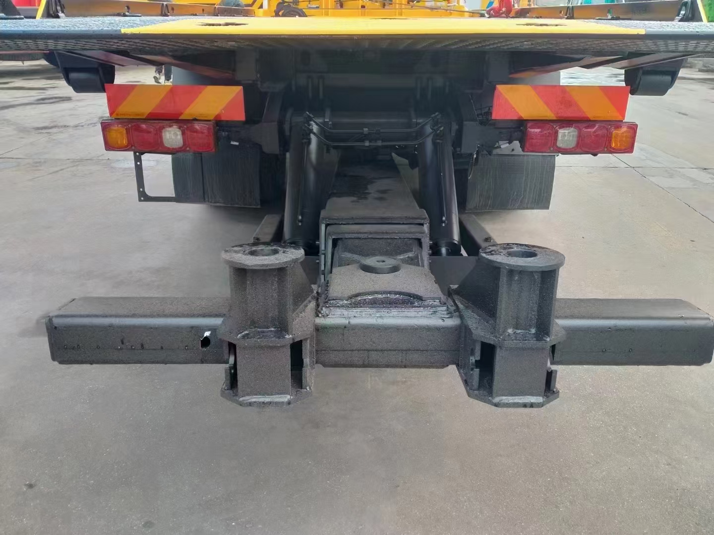 JMC Trailer With 8 Tons Towing Two Cleaning Vehicles Street Cleaning Vehicles