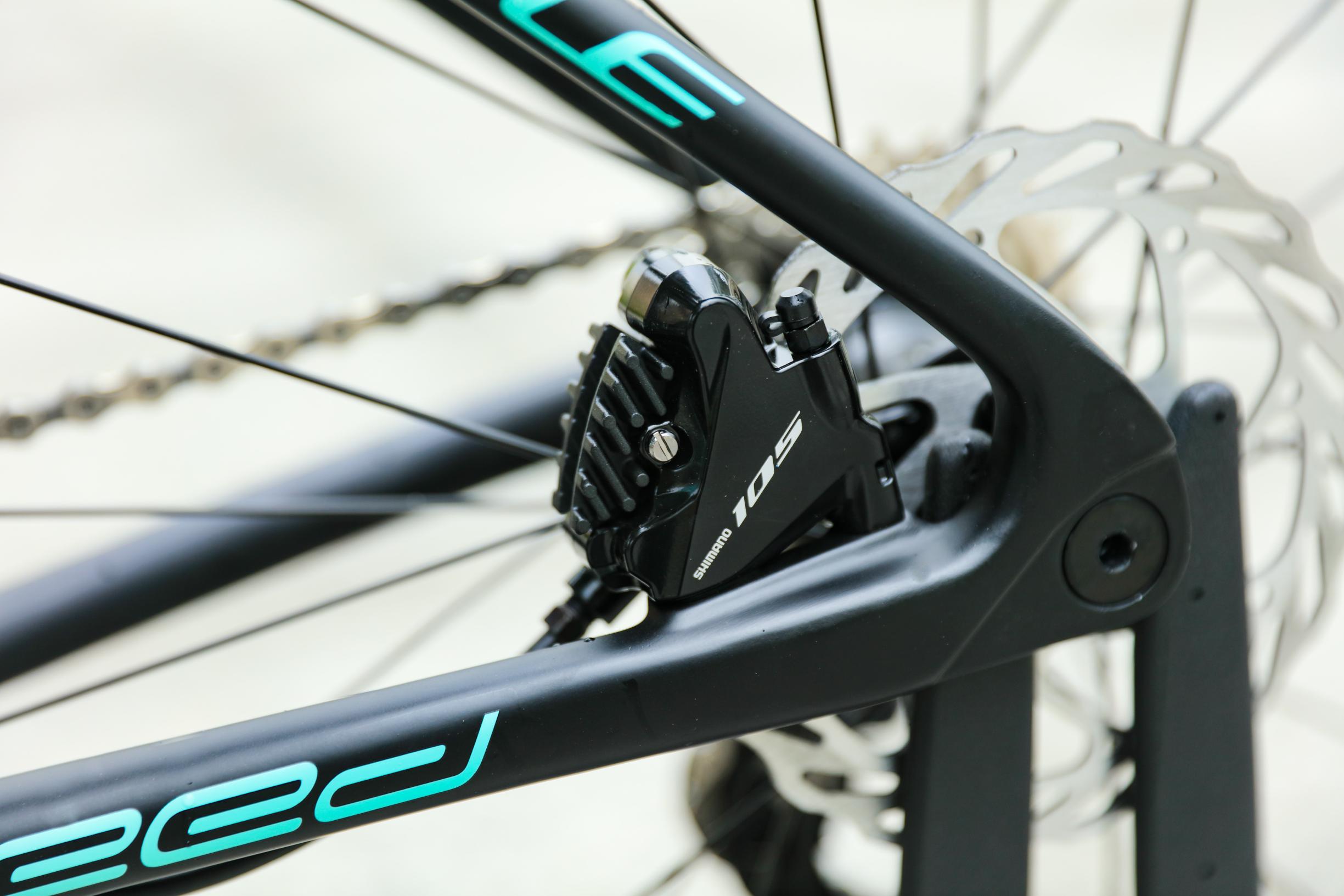 Popular Model 700c Racing Roadbike With 22 Speed Gears And Aluminum Alloy Frame