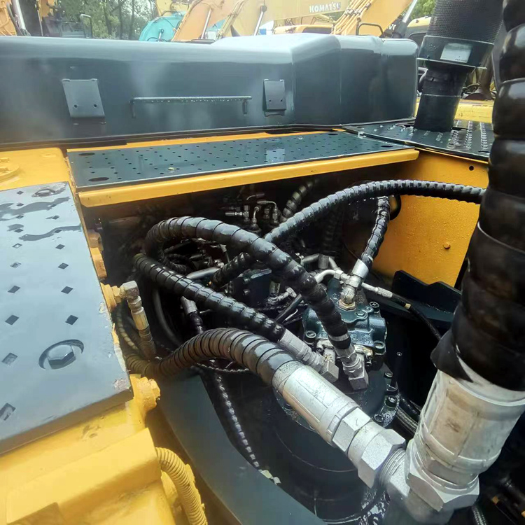 30000 KG Machine Weight 1.38 M3 Bucket Capacity Used Hyundai 305 Excavator