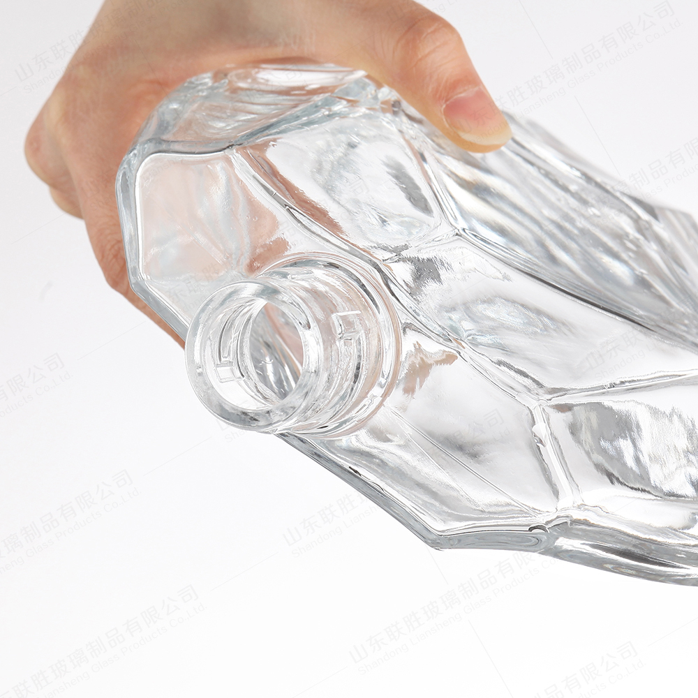 Customized Flat Glass Bottle 375ml 500ml 750ml 1000ml Whiskey Liquor Bottle for Home Bar
