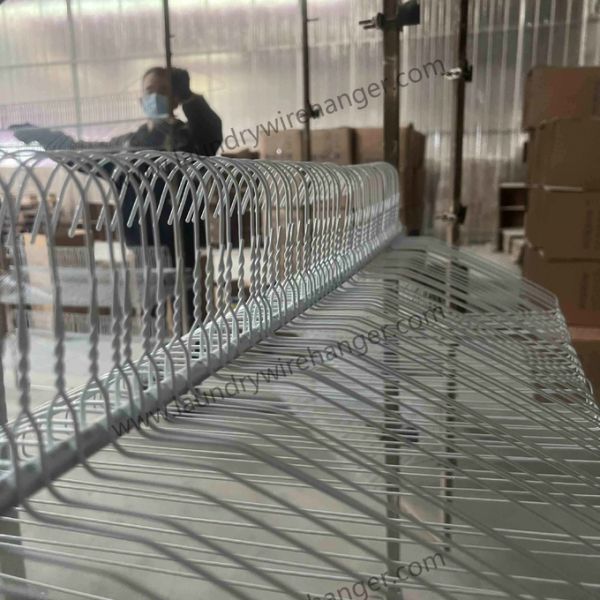 1000 Cartons Per Box Wire Shirt Hangers with Smooth Surface and 1.9mm/14.5gauge Thickness