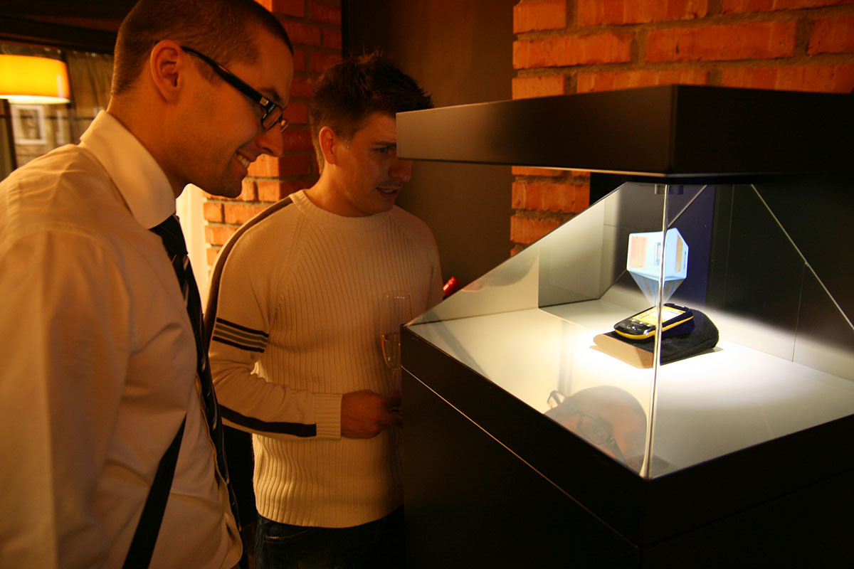 22 Inch - 70 Inch Holographic Pyramid Projection 3D Showcase Holo Box Display for exhibition