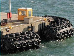 China Dia 2500mm Pneumatic Rubber Fender Vulcanization Safety Valve Yokohama Fender wholesale