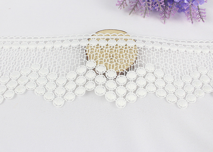 Water Soluble Floral White Guipure Lace Trim , 7.5cm Width Flat Vintage Lace Ribbon