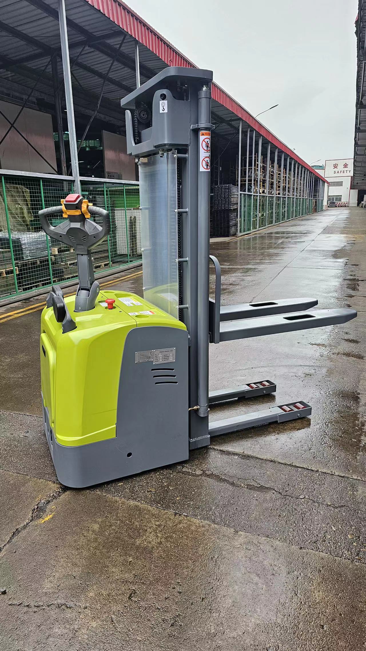 1500kg/2000kg Electric Stacker Pallet Jack Min Lifting Height 85mm AC Motor For Warehouse