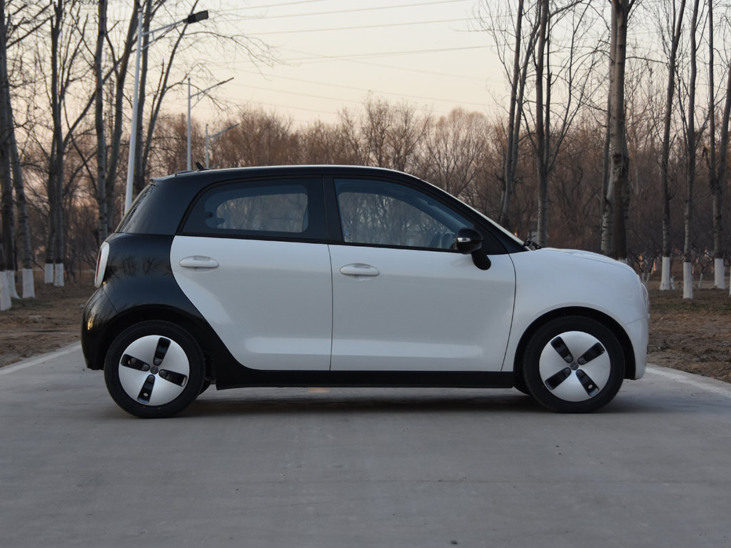 LHD ORA R1 Mini Electric Car Sedan 102km/H 351km New Used Motor Lithium Battery