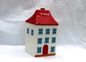 China Fashionable Ceramic Cookie Jar Cubby Design Dolomite For Christmas Holiday wholesale