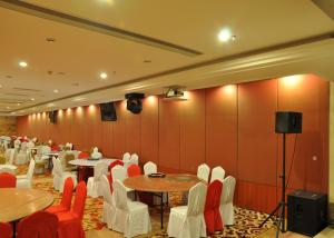 China Hotel Sound Proof Partitions , Banquet Hall Partition Wall 85mm wholesale
