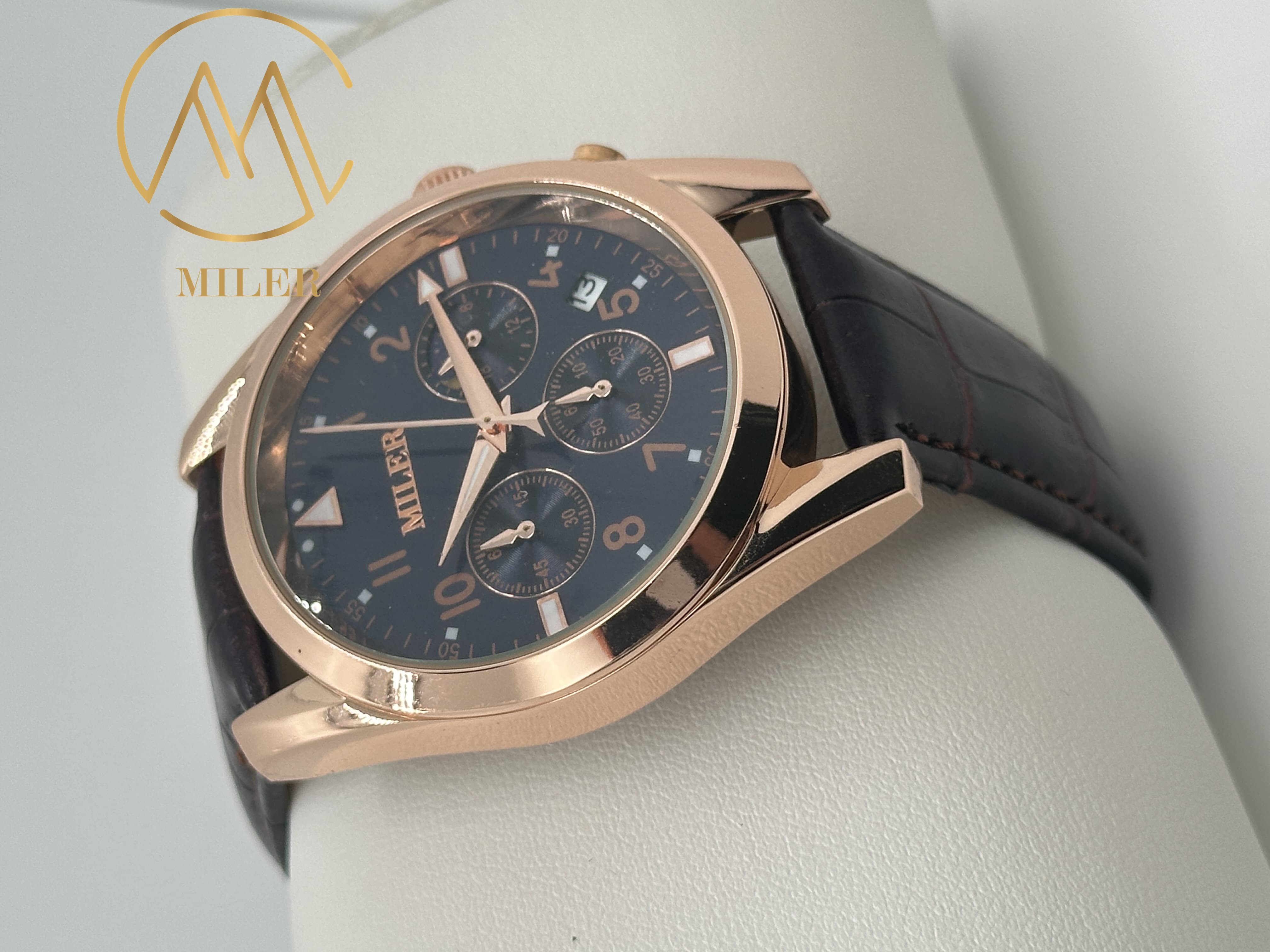 30 Meters Stylish Water Resistant Quartz Wrist Watch Engraved Logo Leather Strap Quartz Watch