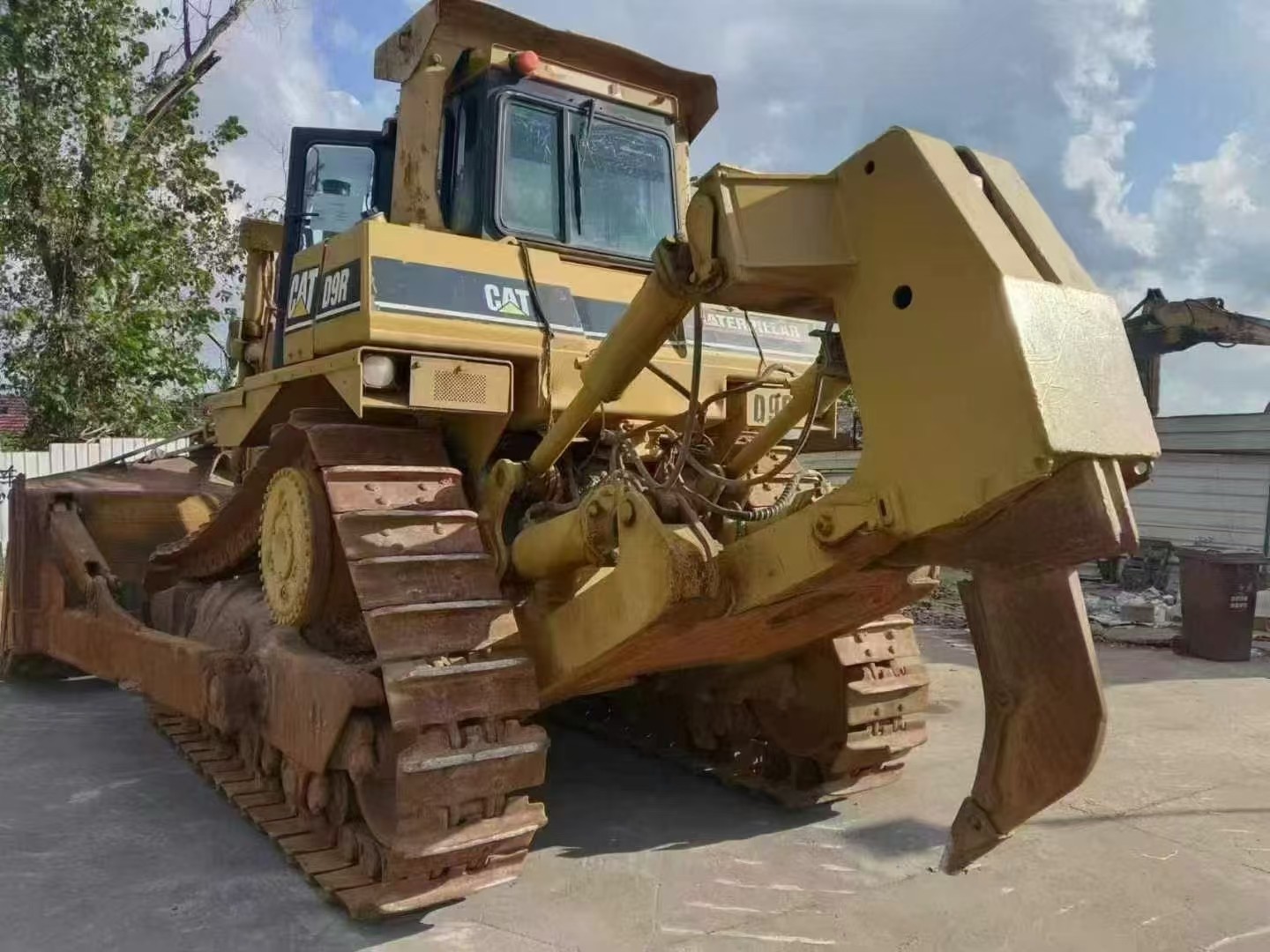 For Sale Pre-Owned D9 Bulldozer – Heavy Duty Excellent Condition