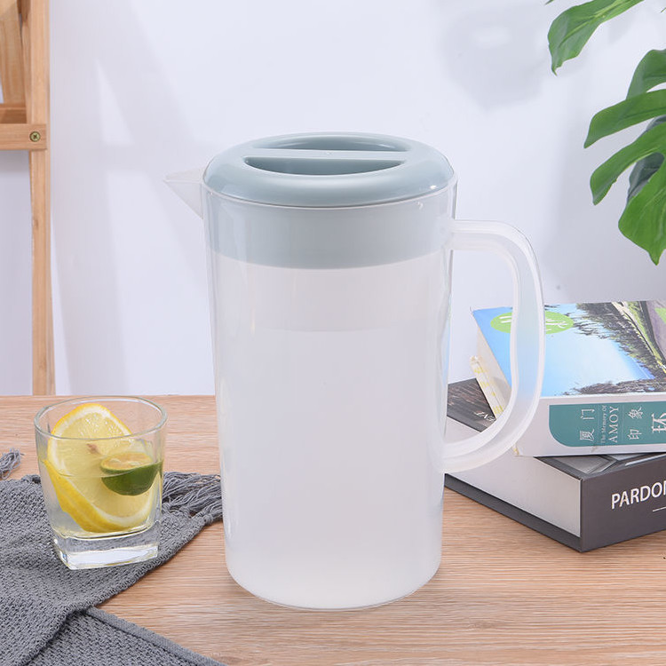 2L Plastic Pitcher With Lid Plastic Water Carafe For Hot Cold Juice Beverage