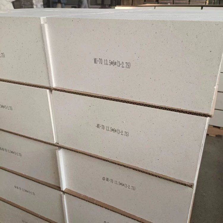 Bulk Density kg/m3 2.65-2.70 Thermal Shock Resistant Mullite Brick for Glass Furnace