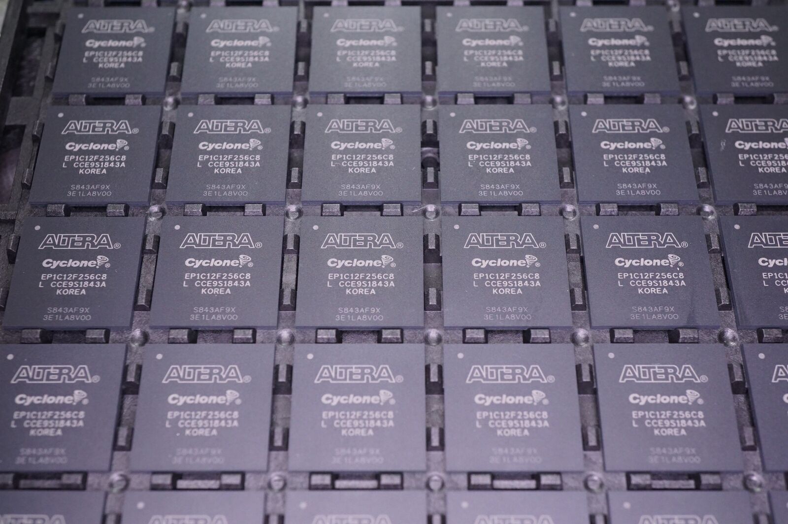 Al-tera Ep1c3t100c8n Electronic Components Integrated Circuit 16 Bit Microcontroller ic chips EP1C3T100C8N