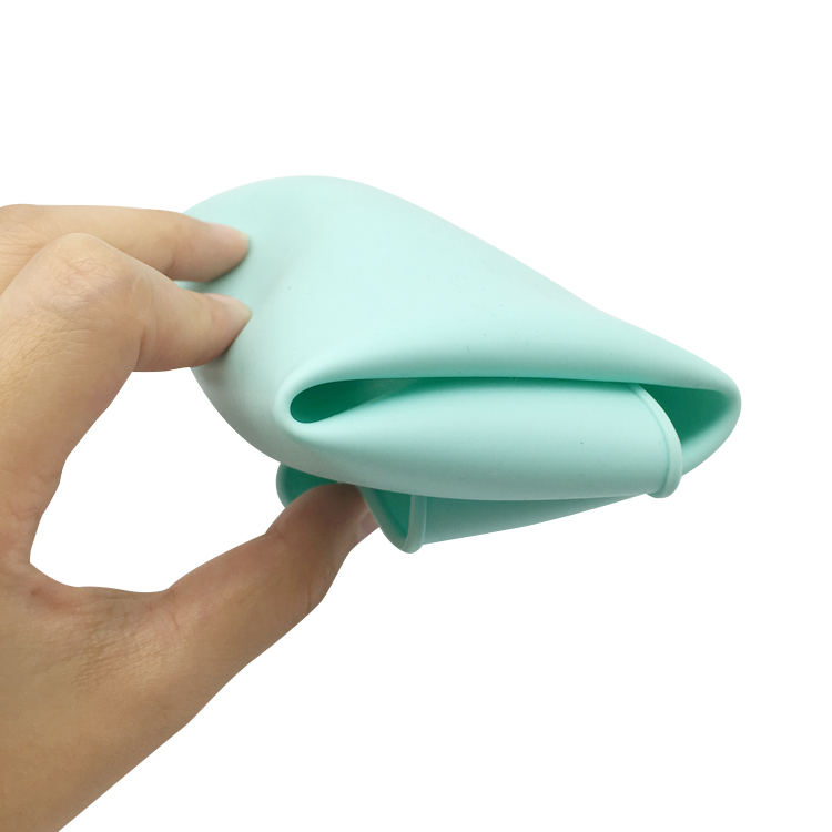 High quality soft food grade silicone material waterproof silicone baby bib easily wipes clean