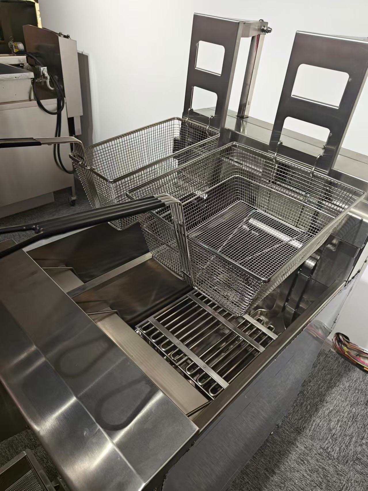 electric two pots 3 baskets 21.5L+11.6L with oil filter system chips open deep fryer