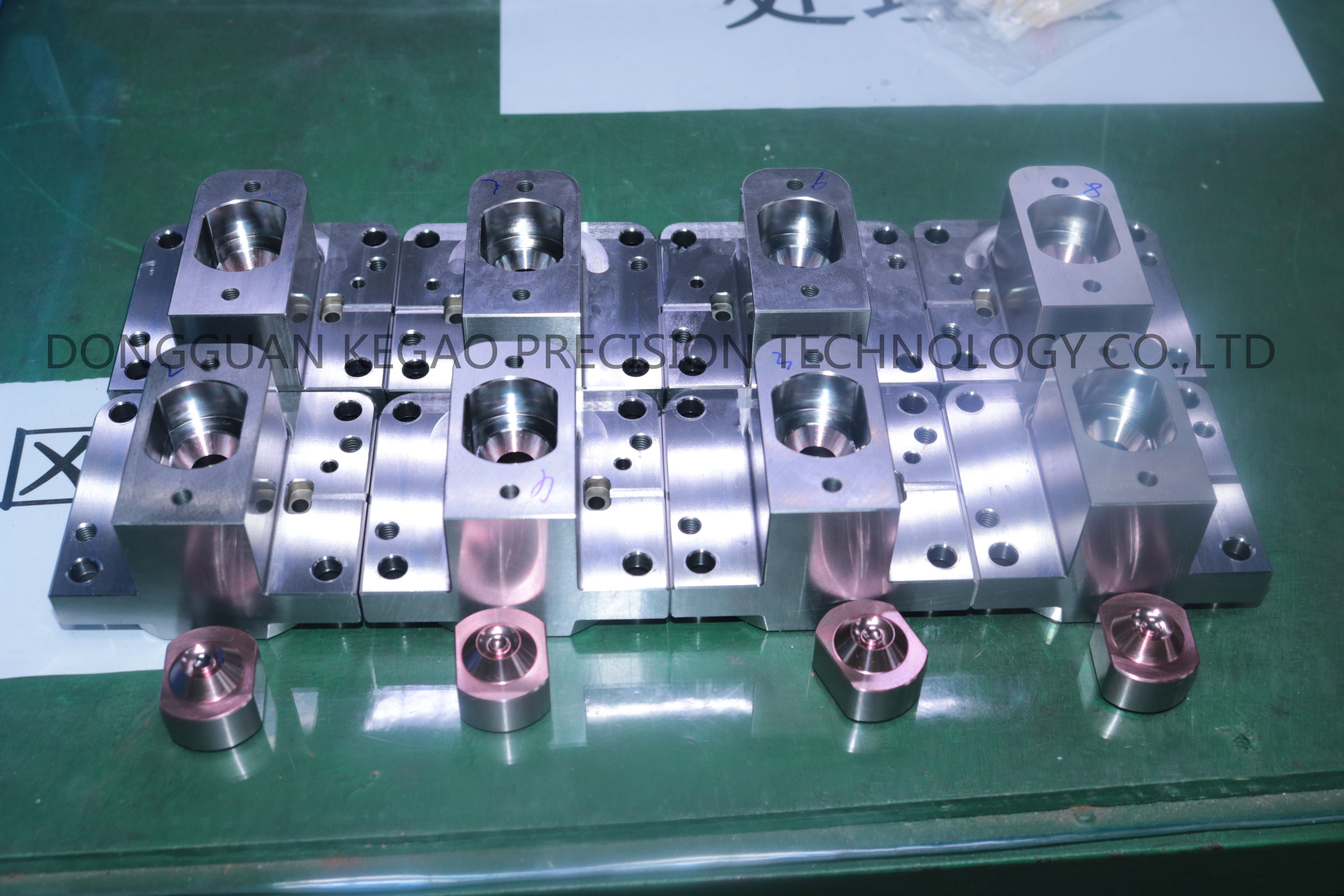 Vdi21-24 Metal Insert Molding , Divear Surface Polishing Cavity Molding Process