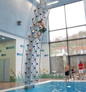 China Indoor Aqua Climb Sport Customized Color Swimming Pool Climbing Wall for Aqua Sport wholesale