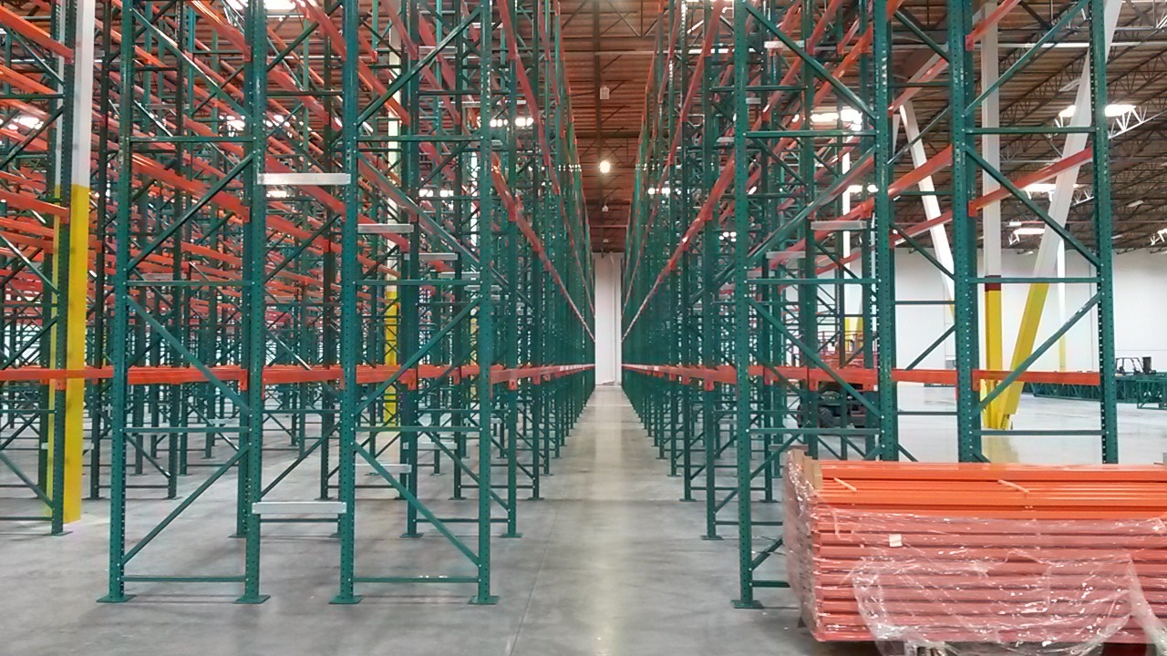 Highly compatible Teardrop Style Warehouse Pallet Racks